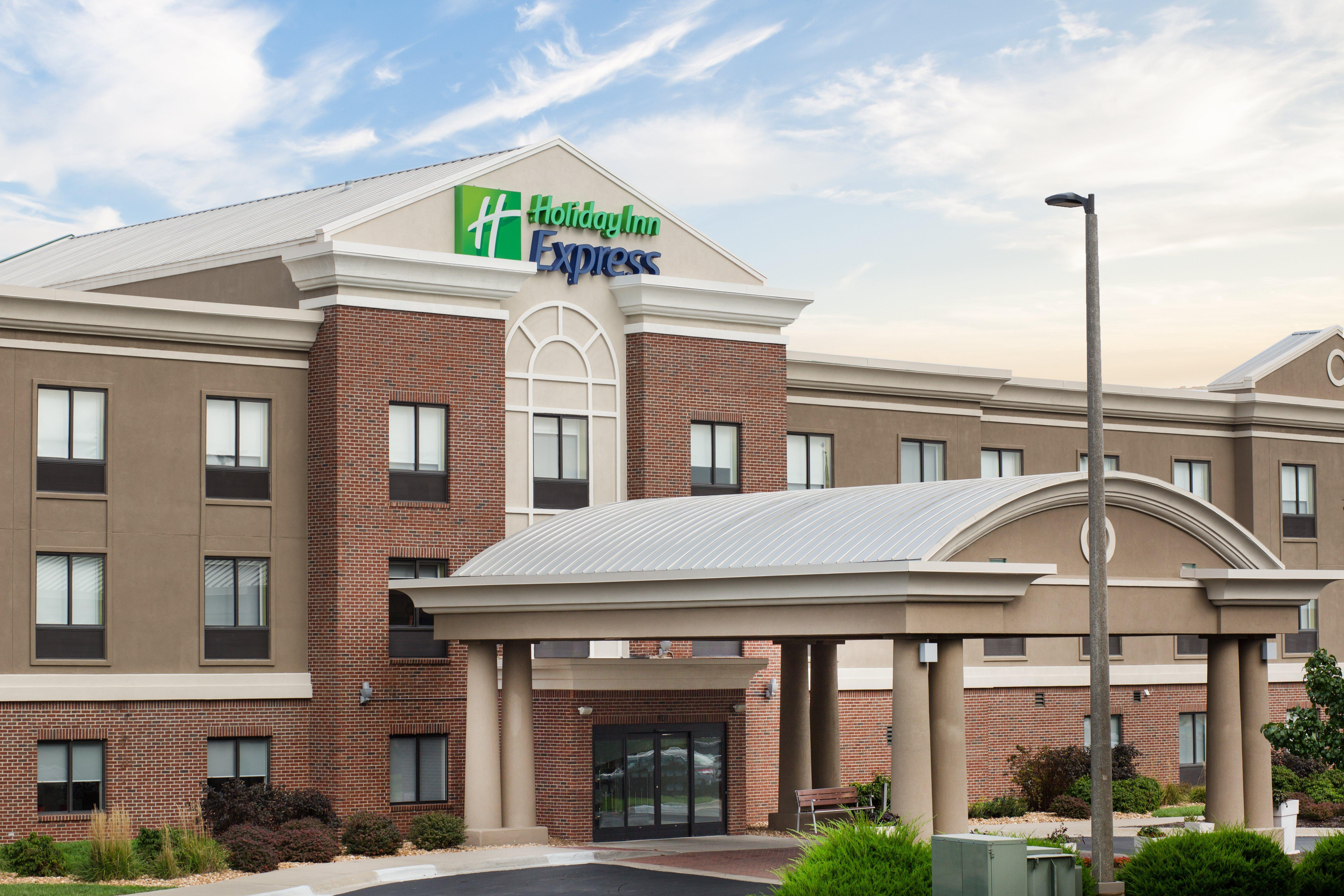 Holiday Inn Express Kansas City - At The Legends! By Ihg Bonner Springs Exterior foto